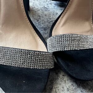 Elegant Black Women's Shoes with Rhinestone Detail